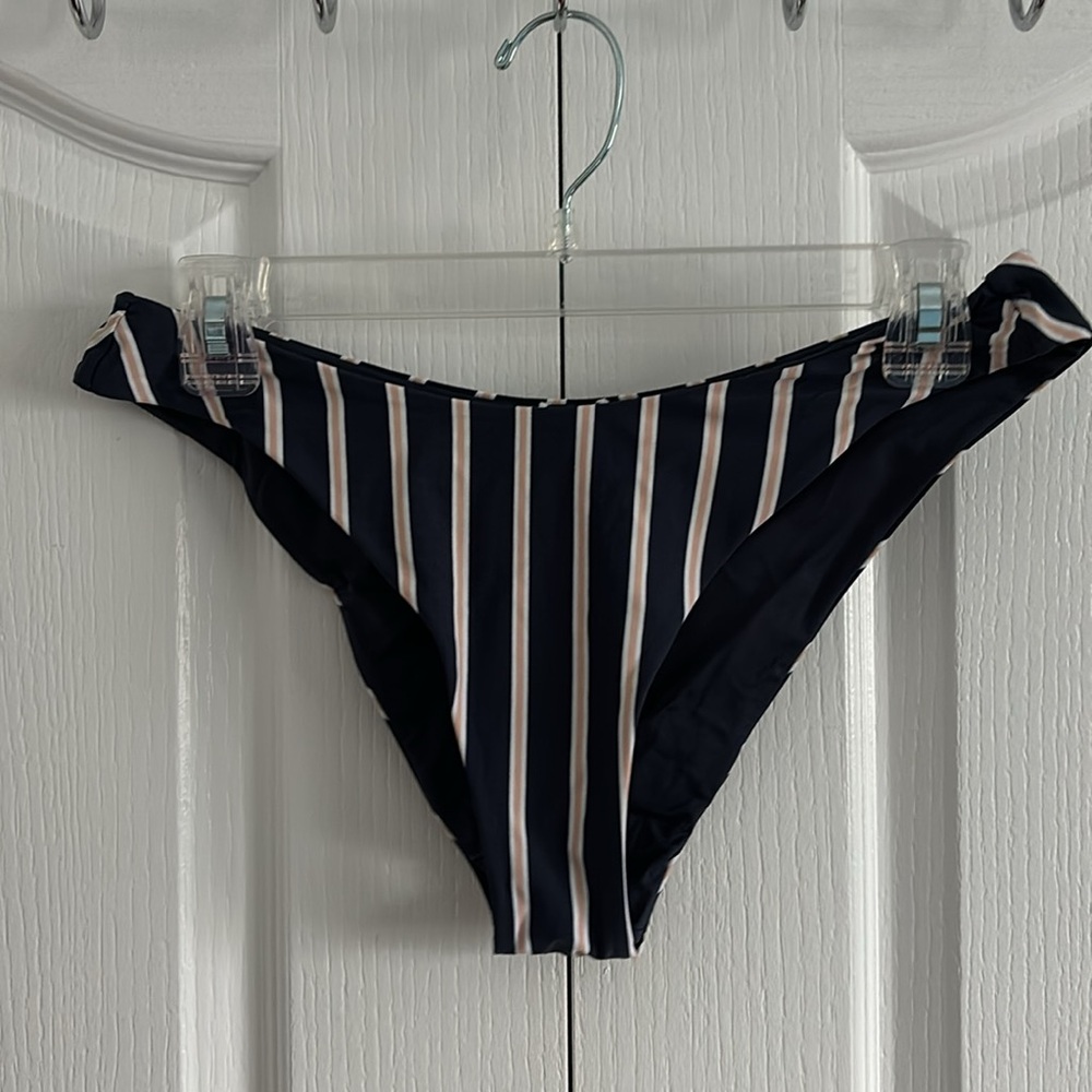 Roxy Bikini - Picture 6 of 10